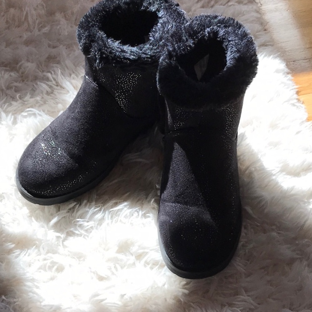 Girls Cat & Jack booties!